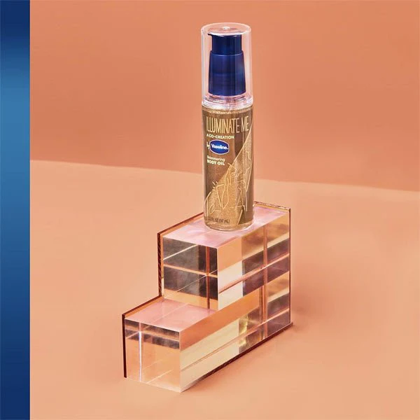 Vaseline - Illuminate Me Shimmering Body Oil - 3.3oz - (C) - Image 4